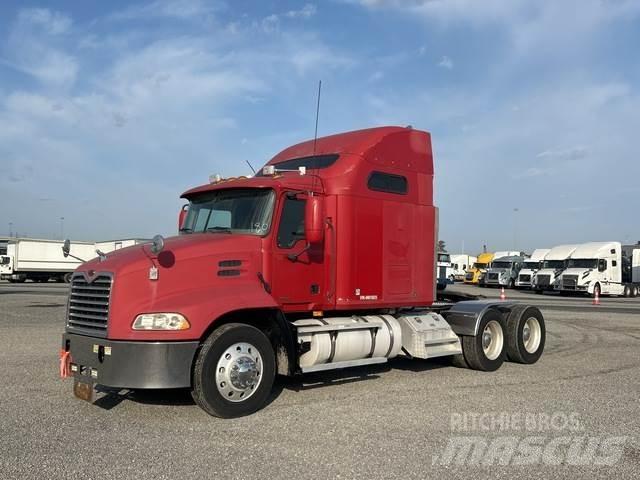 Mack CX613 Vetopöytäautot