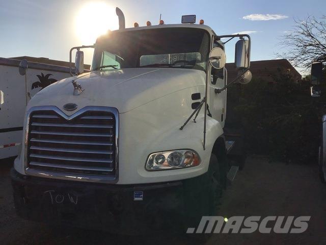 Mack CXN612 Vetopöytäautot