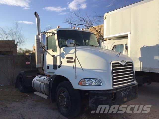 Mack CXN612 Vetopöytäautot