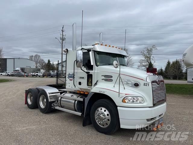 Mack CXN613 Vetopöytäautot