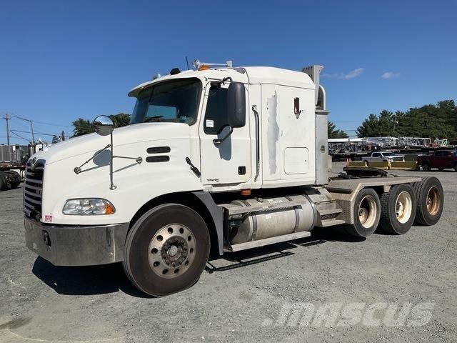 Mack CXN613 Vetopöytäautot