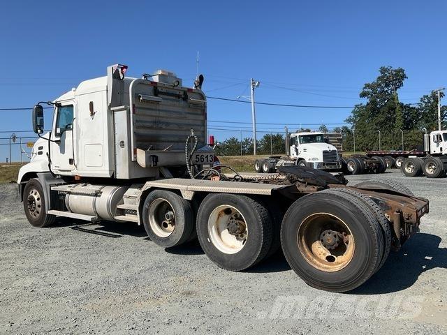 Mack CXN613 Vetopöytäautot