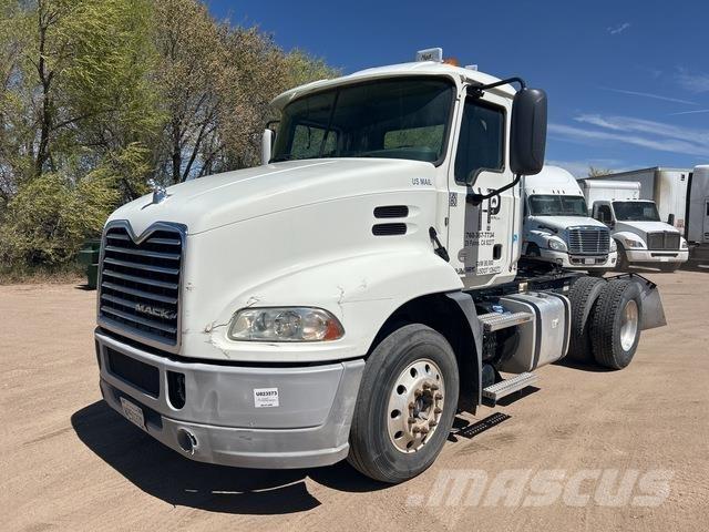 Mack CXU612 Vetopöytäautot