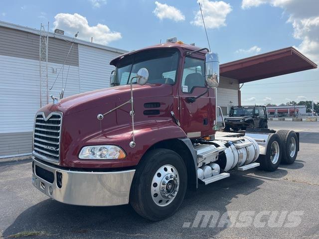 Mack CXU612 Vetopöytäautot