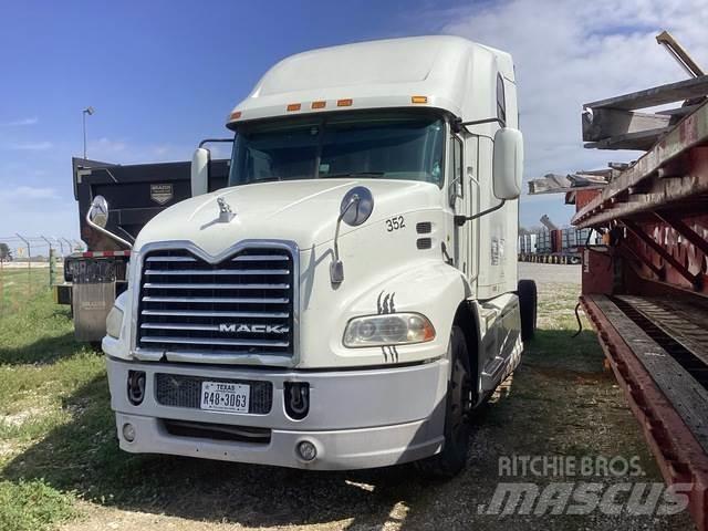 Mack CXU613 Vetopöytäautot