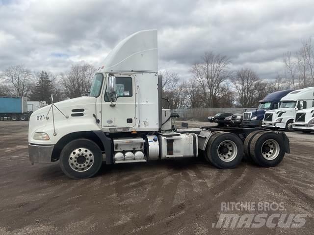 Mack CXU613 Vetopöytäautot