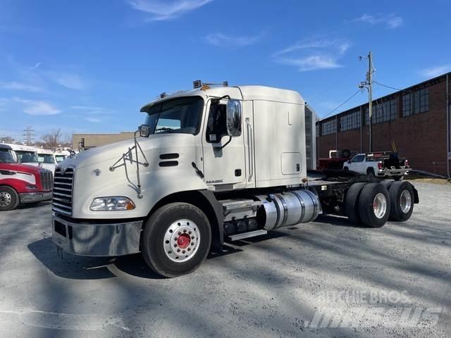 Mack CXU613 Vetopöytäautot