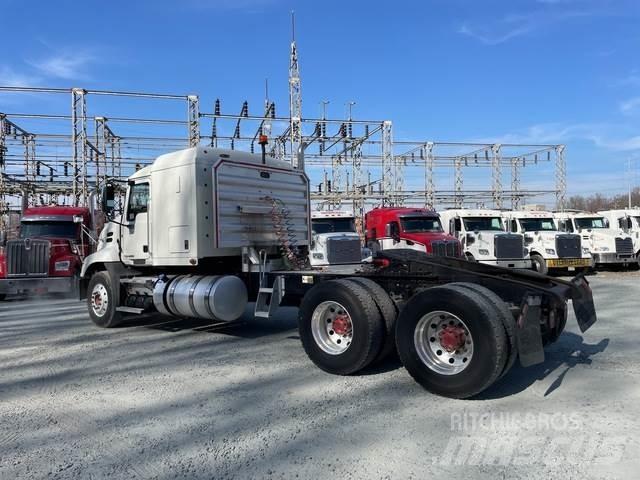 Mack CXU613 Vetopöytäautot
