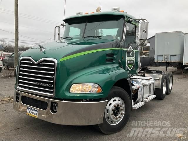 Mack CXU613 Vetopöytäautot