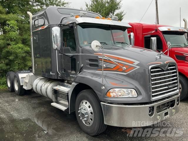 Mack CXU613 Vetopöytäautot