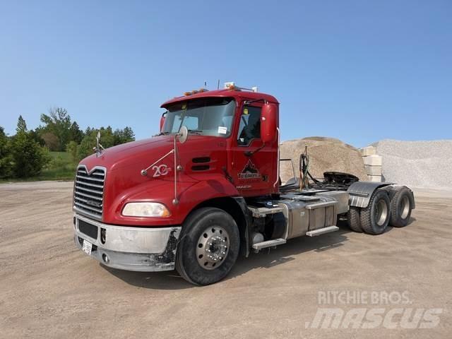 Mack CXU613 Vetopöytäautot