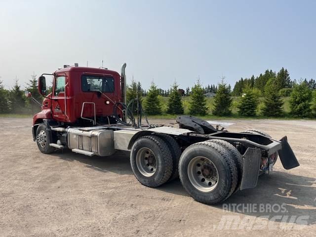 Mack CXU613 Vetopöytäautot