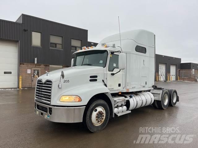 Mack CXU613 Vetopöytäautot