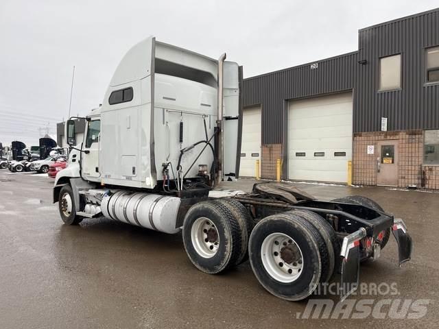 Mack CXU613 Vetopöytäautot