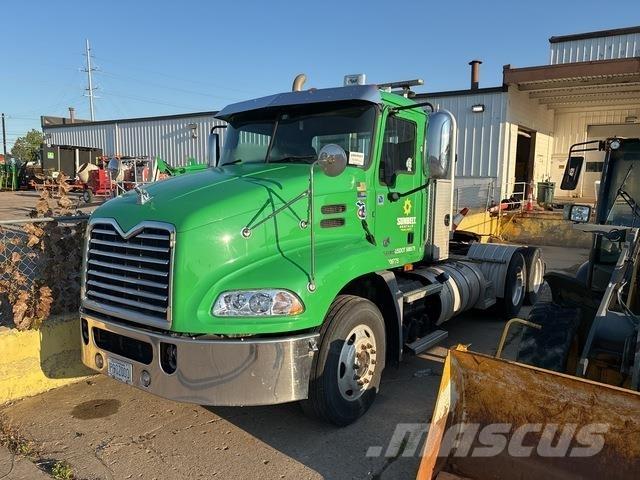 Mack CXU613 Vetopöytäautot