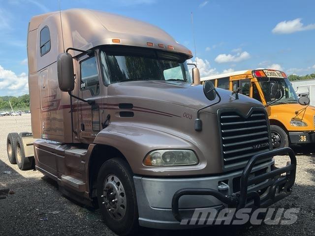 Mack CXU613 Vetopöytäautot