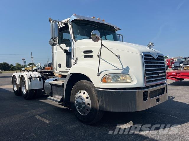 Mack CXU613 Vetopöytäautot