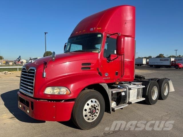 Mack CXU613 Vetopöytäautot