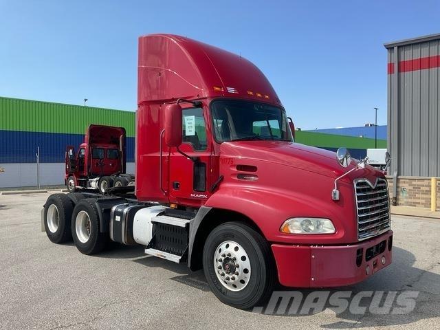 Mack CXU613 Vetopöytäautot