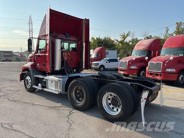 Mack CXU613 Vetopöytäautot