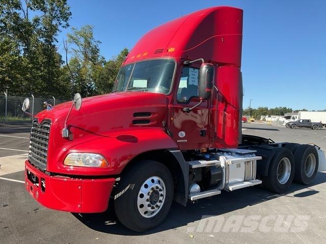 Mack CXU613 Vetopöytäautot