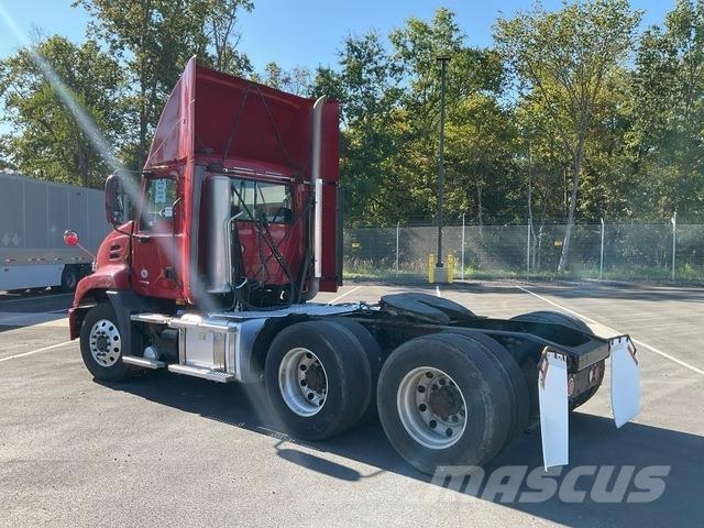 Mack CXU613 Vetopöytäautot