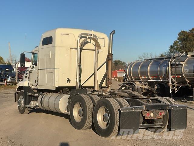 Mack CXU613 Vetopöytäautot