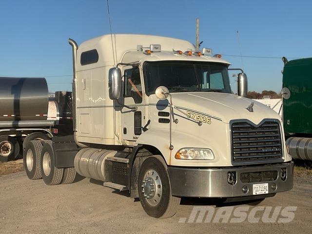 Mack CXU613 Vetopöytäautot