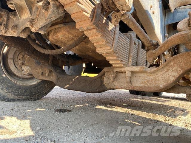 Mack DM686S Sora- ja kippiautot