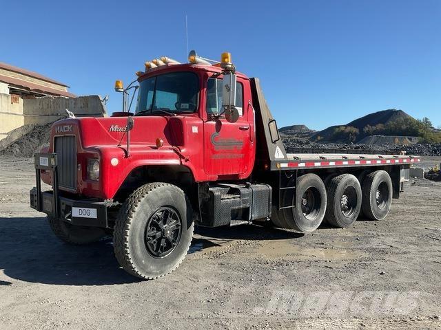 Mack DM686S Lava-kuorma-autot