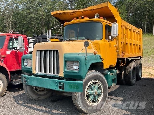 Mack DM686SX Sora- ja kippiautot