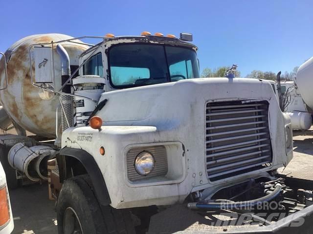 Mack DM690S Muut kuorma-autot