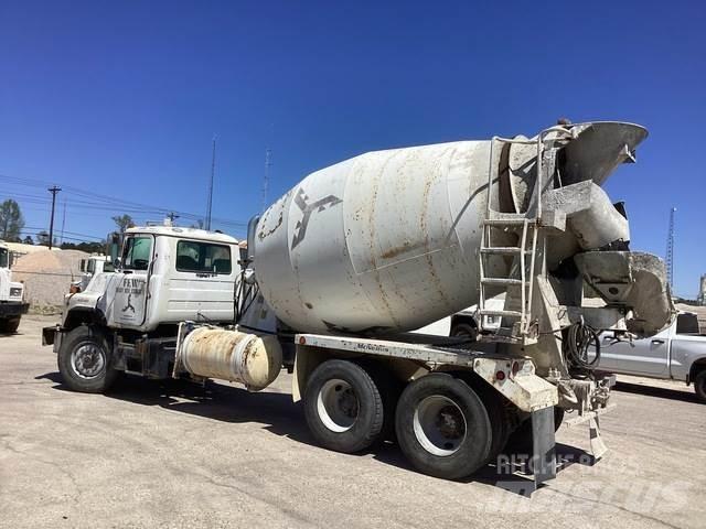 Mack DM690S Muut kuorma-autot