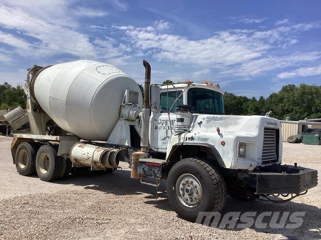 Mack DM690S Muut kuorma-autot