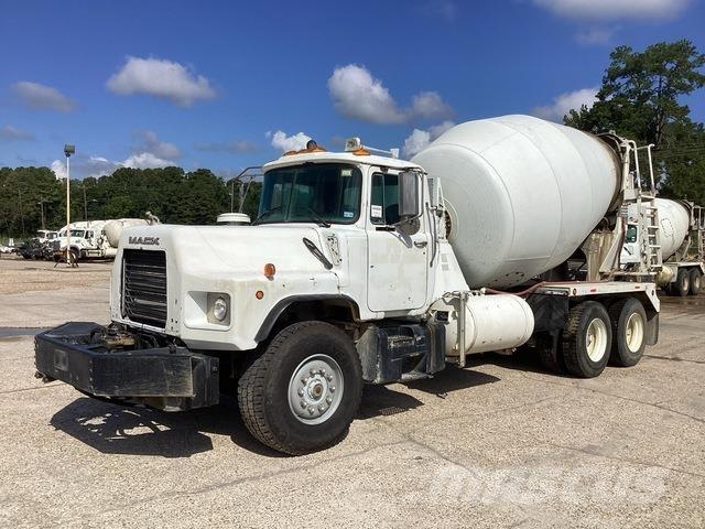 Mack DM690S Muut kuorma-autot