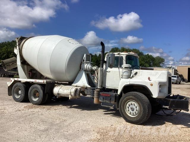 Mack DM690S Muut kuorma-autot