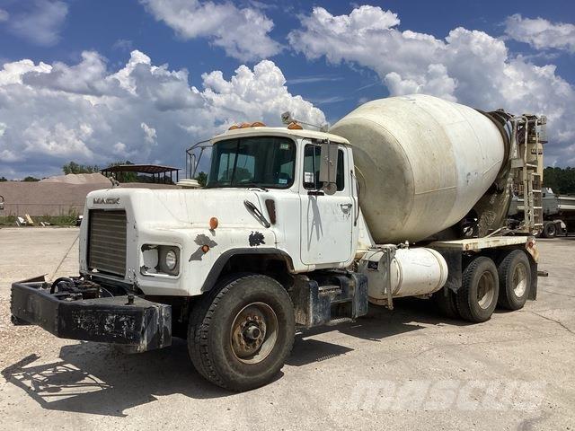Mack DM690S Muut kuorma-autot