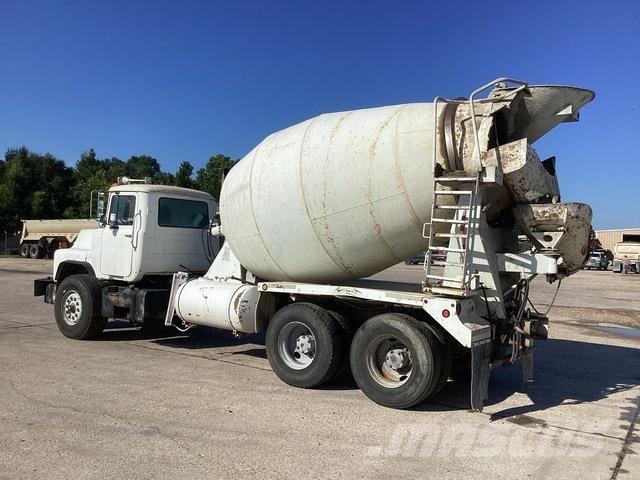 Mack DM690S Muut kuorma-autot