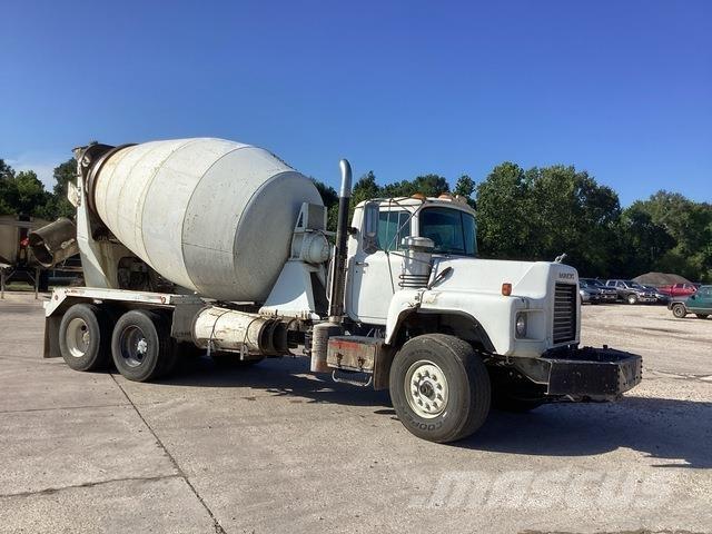 Mack DM690S Muut kuorma-autot