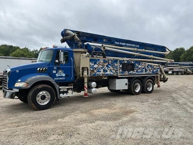 Mack GR64B Betonipumppuautot