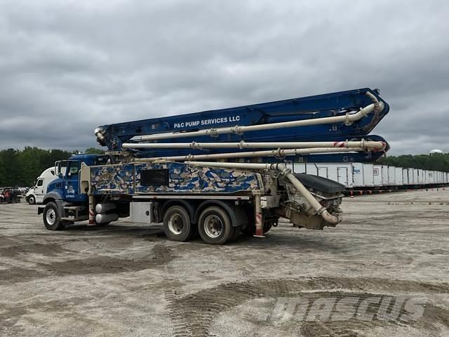 Mack GR64B Betonipumppuautot