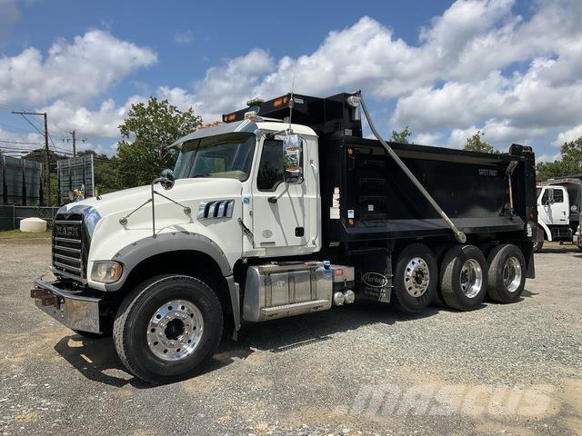 Mack GR64F Sora- ja kippiautot