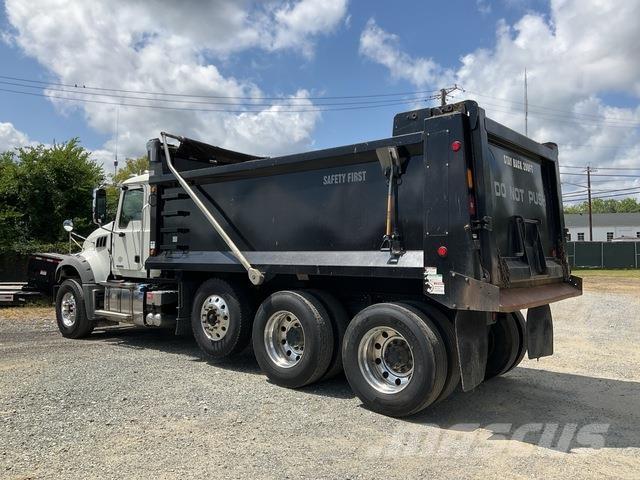 Mack GR64F Sora- ja kippiautot
