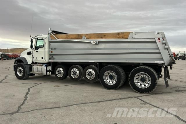 Mack GR64F Sora- ja kippiautot