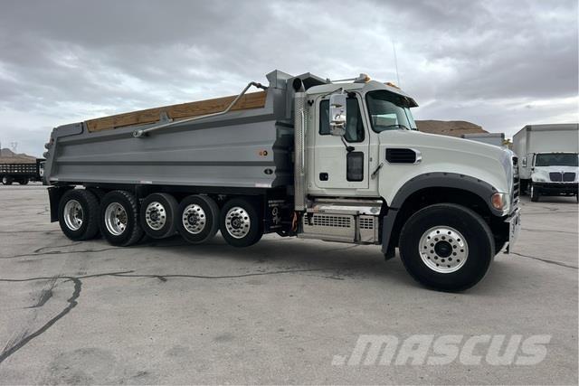 Mack GR64F Sora- ja kippiautot