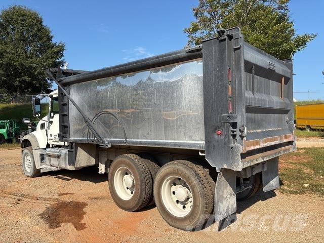 Mack GU713 Sora- ja kippiautot