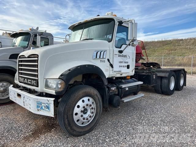 Mack GU713 Vetopöytäautot