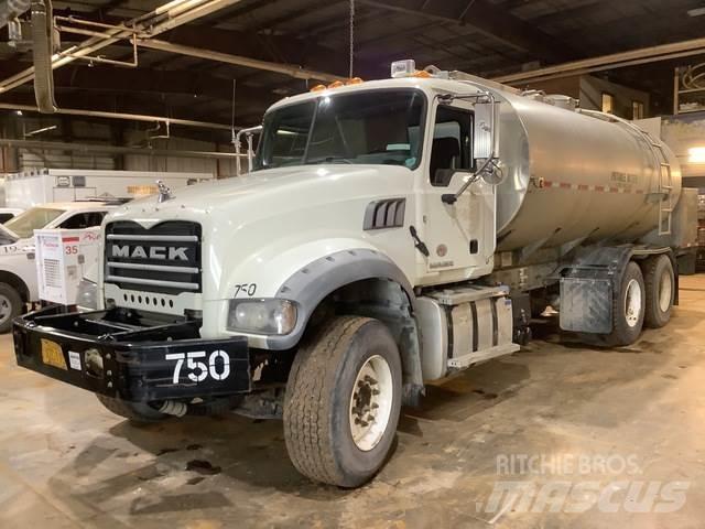 Mack GU713 Vesisäiliöautot
