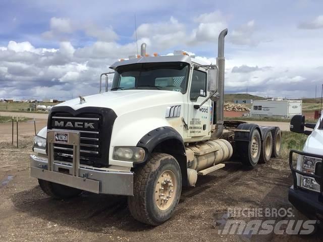 Mack GU713 Vetopöytäautot