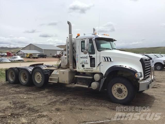 Mack GU713 Vetopöytäautot